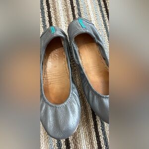 Tieks flats